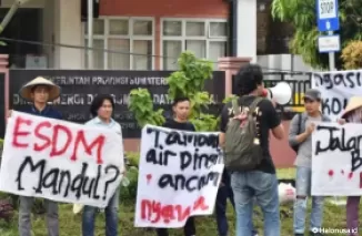 Demonstrasi atas aktivitas tambang Galian C di Nagari Air Dingin Kabupaten Solok di Gedung ESDM Sumbar. (Foto: Istimewa)