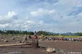Proses pencarian korban pascabanjir bandang 'galodo' di Tanah Datar, Sumatera Barat. (Foto: Halonusa.id)