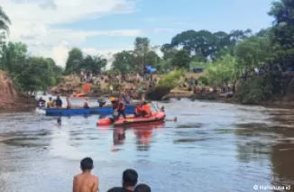 Tim Gabungan SAR sedang mencari dua karyawan perkebunan kelapa sawit yang diduga tenggelam di sungai Nagari Lunang, Kecamatan Lunang, Kabupaten Pesisir Selatan, Sumatera Barat. (Foto: Istimewa)