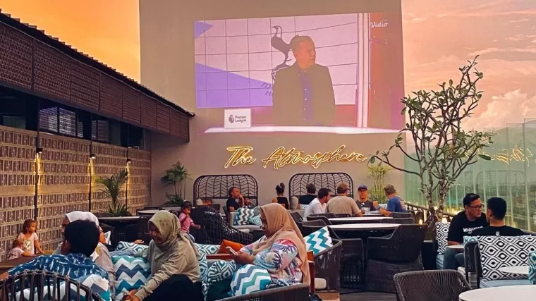 The Atmosphere SkyLounge Hotel Santika Premiere Padang. (Foto: Istimewa)