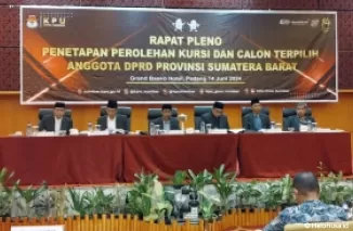 Rapat pleno KPU Sumbar yang berlangsung di Grand Basko Hotel Padang. (Foto: Heru Candriko/Halonusa.id)