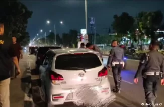 Petugas Satpol PP dan Dishub Padang lakukan penertiban di jalan Khatib Sulaiman. (Foto: Istimewa)