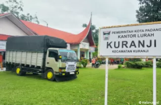 Pendistribusian logistik PSU DPD RI di Kelurahan Kuranji, Kecamatan Kuranji, Kota Padang, Jumat 12 Juli 2024. (Foto: Halonusa.id)
