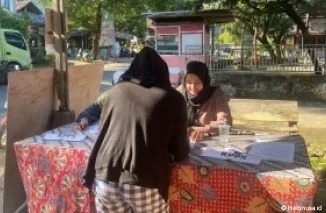 Pemilih yang datang ke TPS memberikan suaranya pada PSU DPD RI Sumatera Barat. (Foto: Halonusa.id)