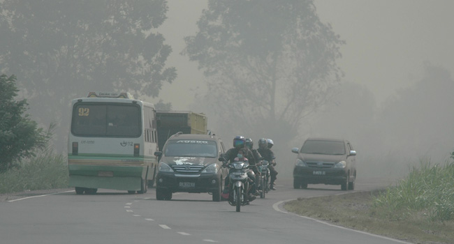 Foto Kabut Asap Tebal Selimuti Kota Pekanbaru