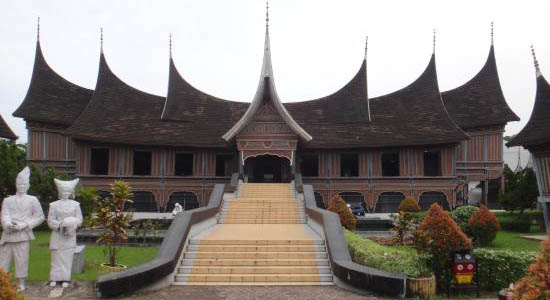 Foto Jadi Pilihan Berwisata di Padang, Ini Biaya Masuk Museum Adytiawarman