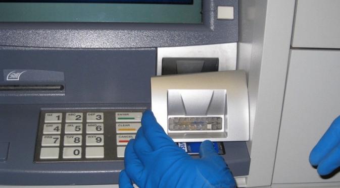 Foto Nasabah Peroleh 2 Lembar Uang Palsu dari Mesin ATM