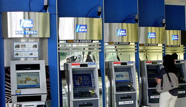 Foto OJK Klarifikasi Pungutan Biaya ATM BCA