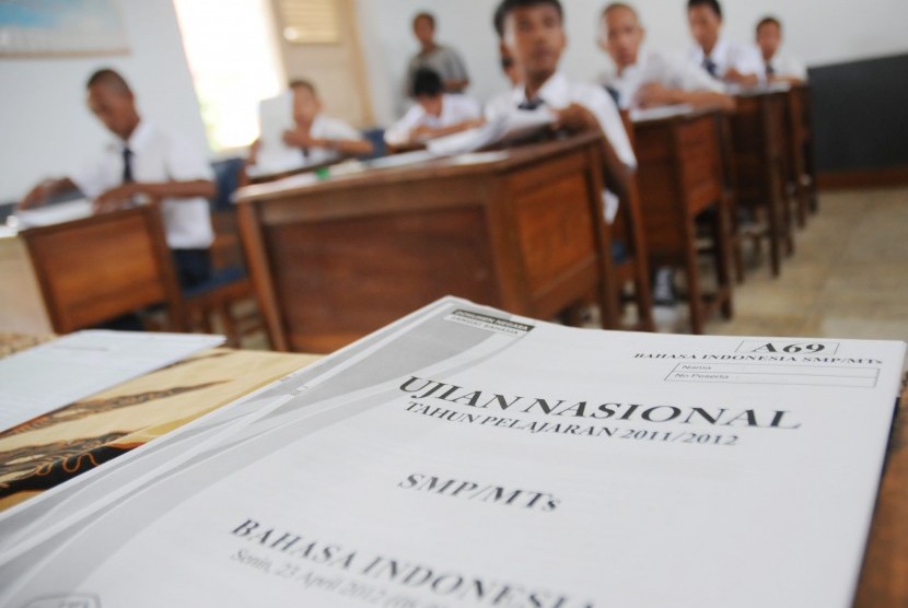 Foto Usaha Percetakan Senang Ujian Nasional Dilaksanakan di Daerah