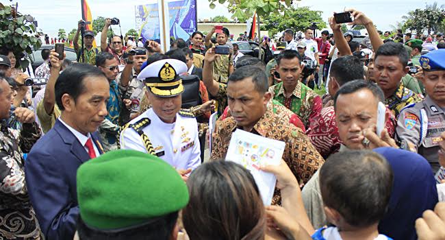 Foto Presiden Dikerubuti Warga, Paspampres Kalang Kabut