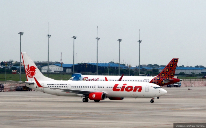 Foto Kerusakan Teknis, Penumpang Lion Air Gunakan Masker Saat Mendarat di Batam