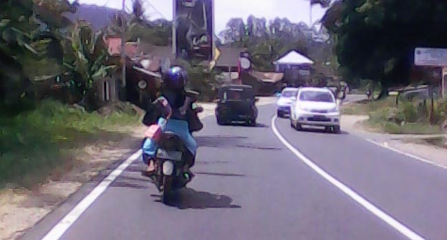 Foto Jalan Bukittinggi - Payakumbuh Didominasi Sepeda Motor