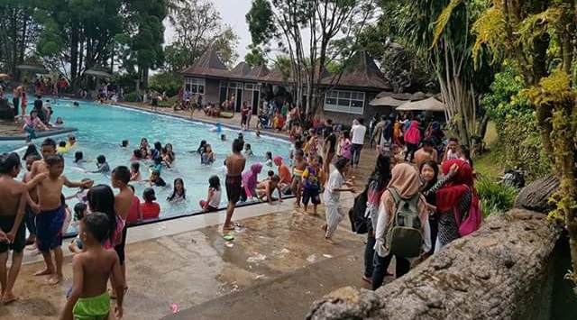 Foto Lebaran Kedua, Objek Wisata Sari Manggis Diserbu Pengunjung