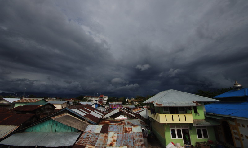 Foto Hujan deras dan Angin Kencang di Sejumlah Wilayah di Sumbar