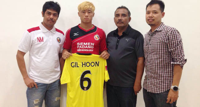 Foto Lee Gil-hoon Resmi Berkostum Semen Padang FC