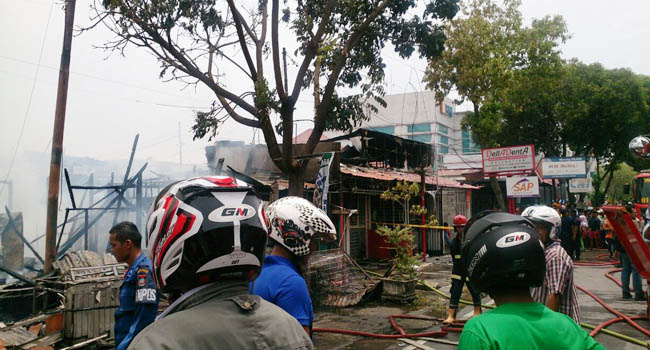 Foto Warga Sempat Dikagetkan 4 Ledakan dalam Kebakaran di Tarandam