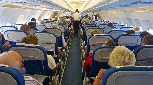 Foto Cara Ampuh Merasa Nyaman Terbang di Kelas Ekonomi