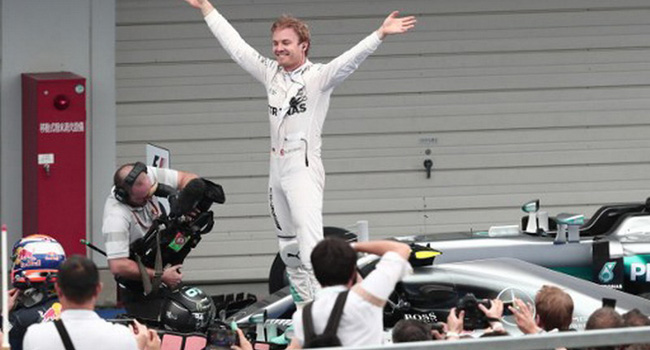 Foto Rosberg Persembahkan Gelar Juara Dunia F1 untuk Sang Istri