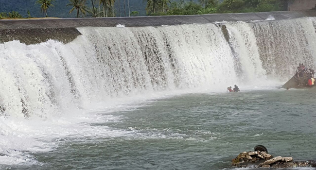 Foto Warga Diminta Tidak Beraktifitas di Check Dam Koto Pulai