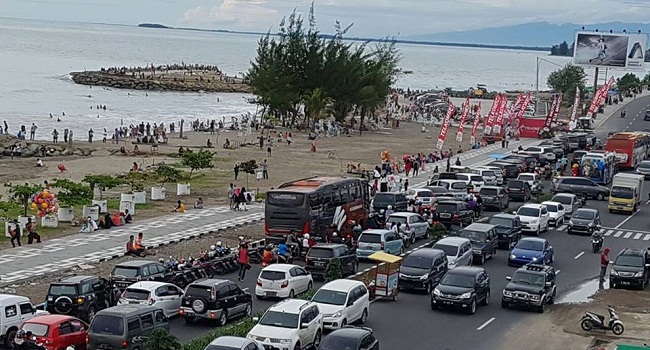Foto Rambu Parkir Akan Dipasang di Pantai Padang