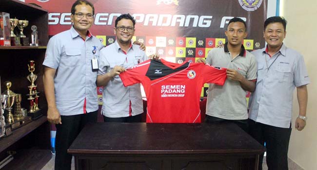 Foto Semen Padang FC Resmi Rekrut Syamsul Bahri