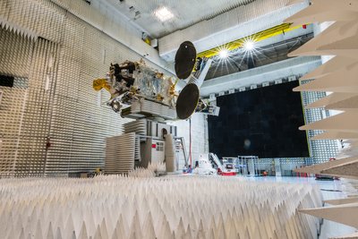 Foto Satelit Komunikasi Telkom 3S Buatan Thales Alenia Space Sukses Diluncurkan