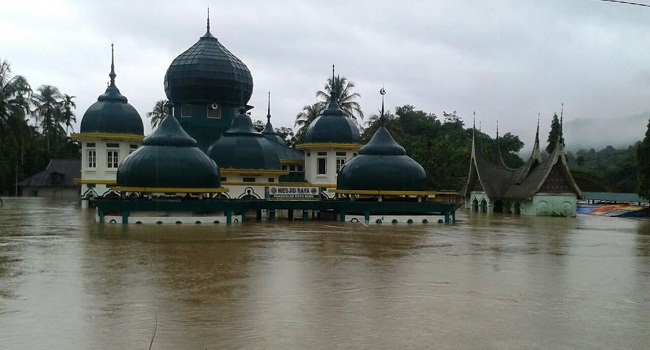 Foto Hujan Tak Berhenti, Sejumlah Titik di Kabupaten Limapuluh Kota Tergenang Banjir