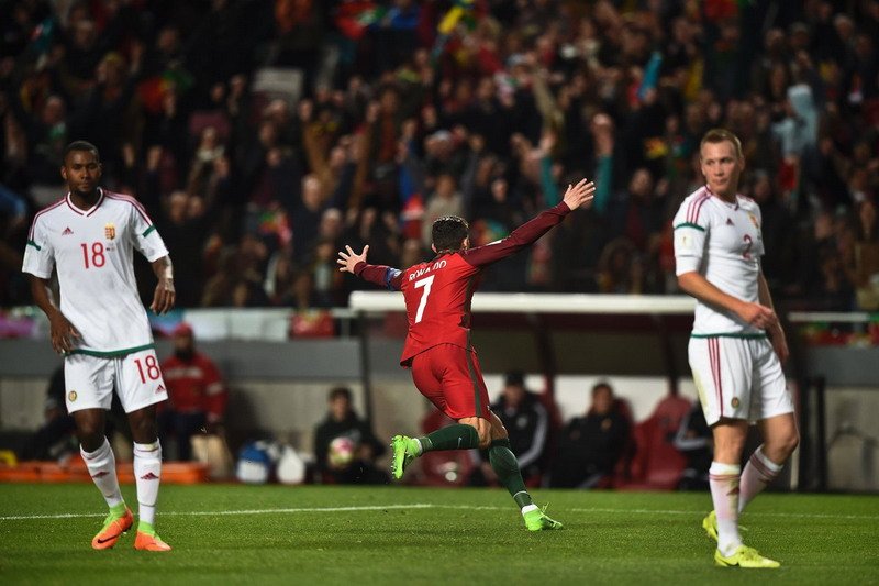 Foto Brace Cristiano Ronaldo Bawa Portugal Atasi Hungaria