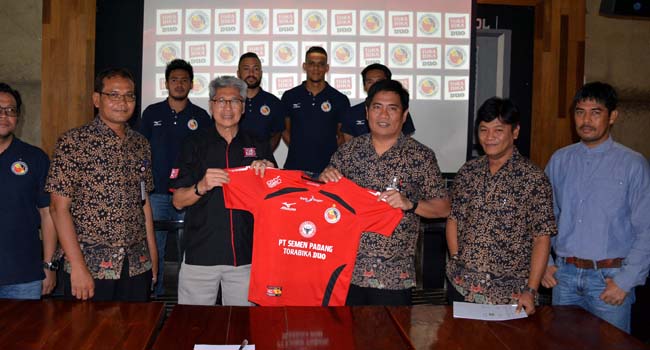 Foto Torabika Duo Ikut Sponsori Semen Padang FC