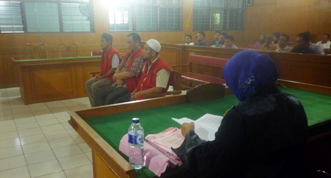 Foto Divonis Setahun, Hakim Perintahkan 2 Anggota DPRD Direhab