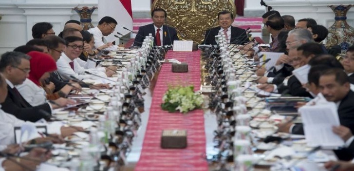 Foto Presiden Kumpulkan Jajaran Menteri Bahas Harga Pokok hingga Persiapan Lebaran