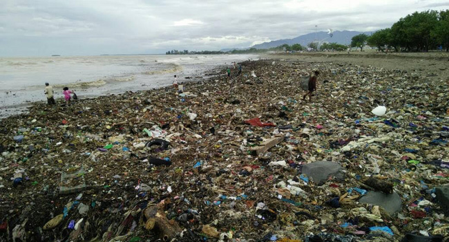 Foto Menko Luhut: Lebih Banyak Plastik di Laut dari pada Ikan