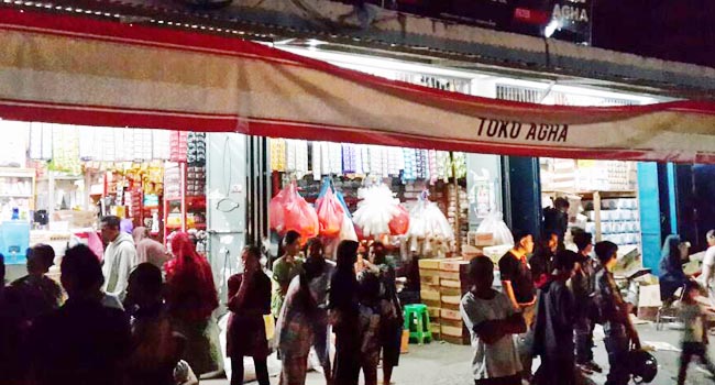 Foto Kawanan Rampok Gasak Uang dan Rokok di Pasar Baru Cupak
