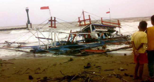 Foto Cuaca Ekstrim, Nelayan Pesisir Selatan Ditemukan Meninggal