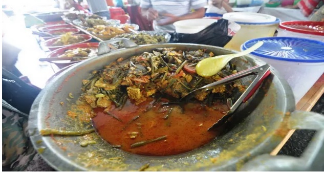 Foto Nasi Kapau dengan Pangek Kuning Nila, Kelezatan Khas Minangkabau yang Melegenda