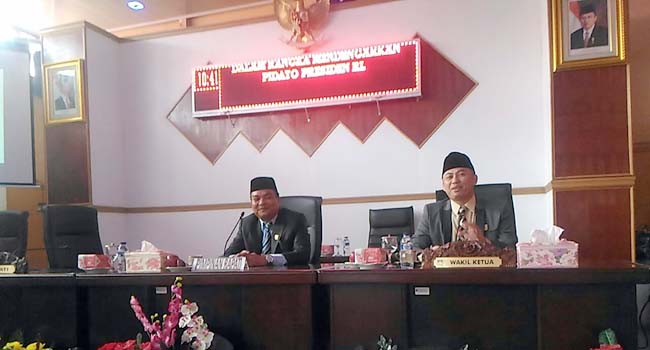 Foto Rapat Paripurna Istimewa, Ketua DPRD Solsel tak Hadir  