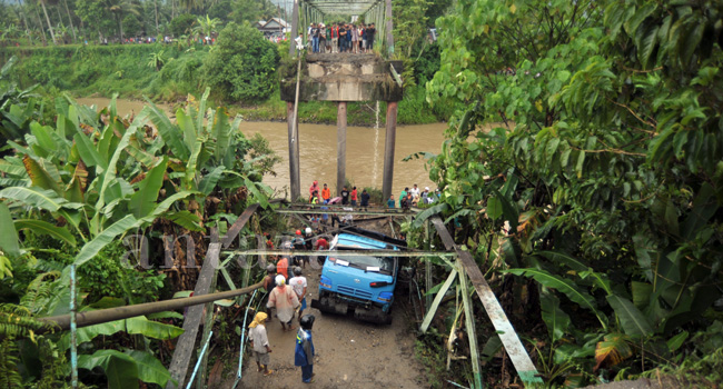 Foto Pembangunan Kembali Jembatan Kayu Gadang Koto Buruak Mendesak