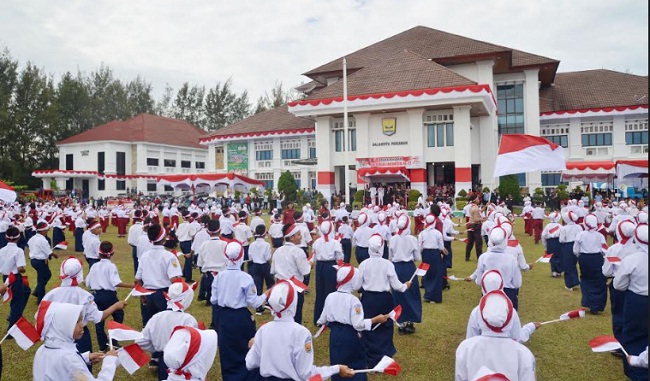 Foto HUT RI, 1.000 Pelajar di Pariaman Tampilkan Tari Kolosal