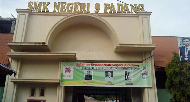 Foto Kepsek Klaim Tamatan SMKN 9 Padang Tak Ada yang Menganggur