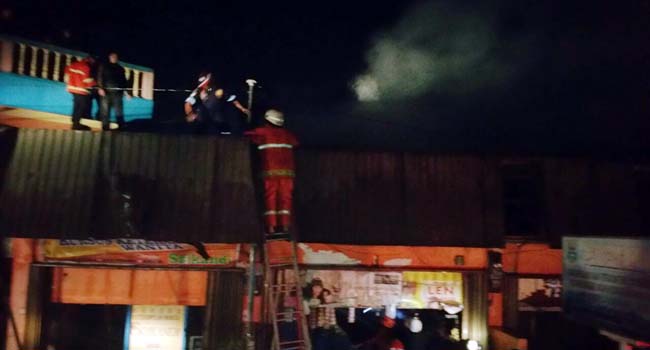 Foto Api Mengamuk di Pasar Banto, Tiga Toko Tinggal Puing