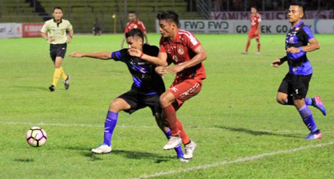 Foto Jamu Madura United, Semen Padang Tak Kunjung Raih Hasil Positif