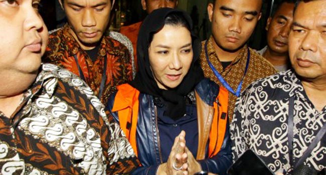 Foto Ditahan KPK, Ini Pernyataan Bupati Kukar Rita Widyasari