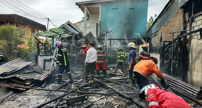 Foto Empat Petak Kios di Gunuang Pangilun Dilalap Api