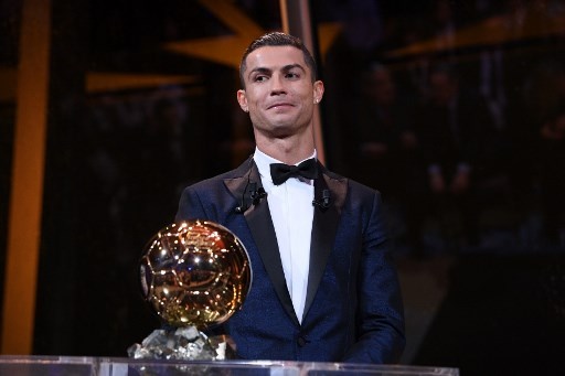 Foto Raih Ballon d'Or Musim 2017, Ronaldo Ucapkan Terima Kasih kepada Rekan Setimnya