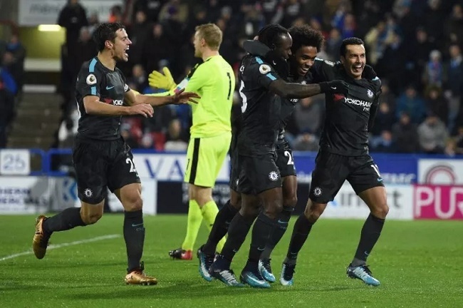 Foto Tandang ke Markas Huddersfield, Chelsea Menang 3-0