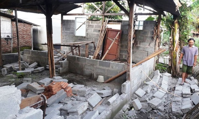 Foto 17 Rumah di Banyumas Rusak Akibat Gempa Tasikmalaya