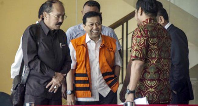 Foto Setnov Dikabarkan Mundur dari Kursi Ketua DPR dan Tunjuk Aziz Syamsuddin
