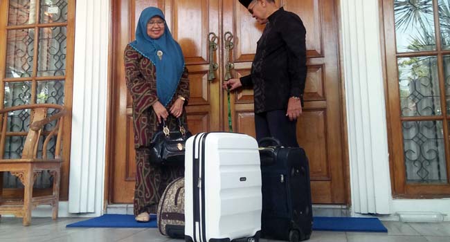Foto Tinggalkan Rumah Dinas, Emzalmi Terima Aspirasi Masyarakat di Rumah Pribadi