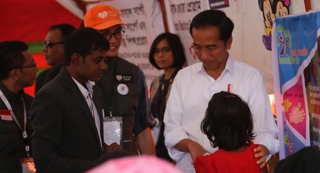Foto Presiden Jokowi Serahkan Bantuan bagi Pengungsi Rakhine