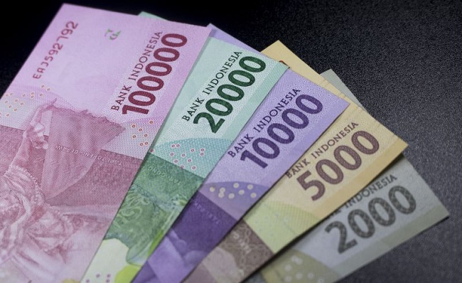 Foto Rupiah Menguat Tipis ke Rp13.610/USD, Ambil Untung Pelemahan Dolar AS